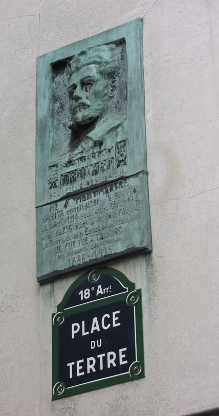 plaque in honour of Maurice drouard in place du tertre in paris